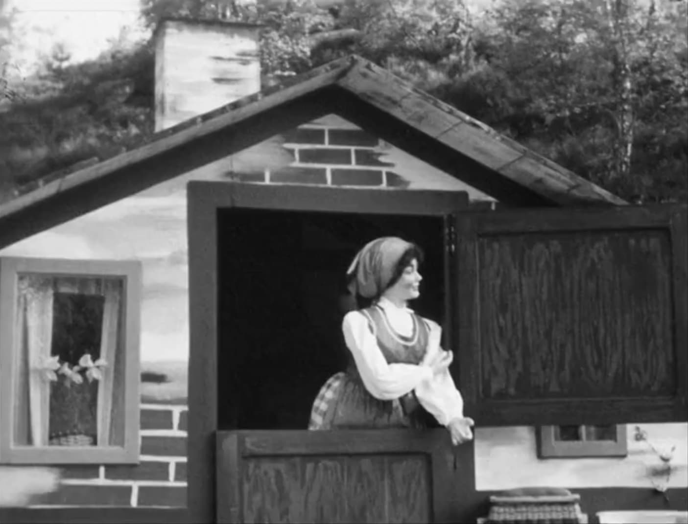 Personnage dans une maisonnette dans la Forêt Enchantée de la Mer de Sable
