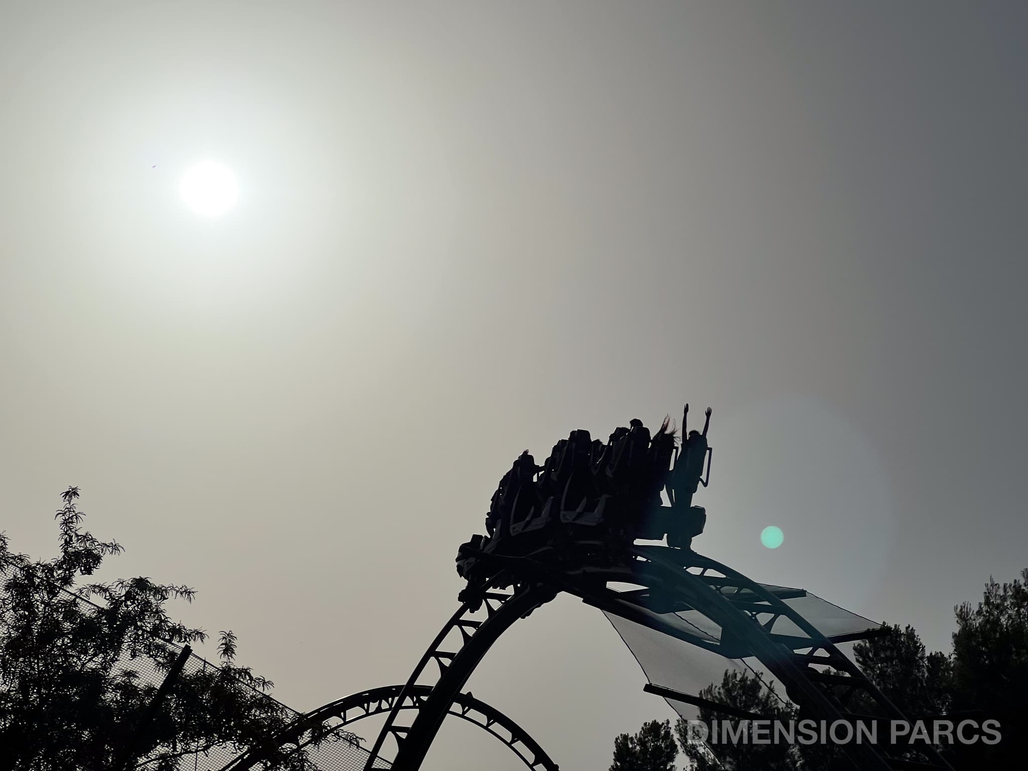 Train de Batman Gotham City escape sur une bosse à Parque Warner Madrid