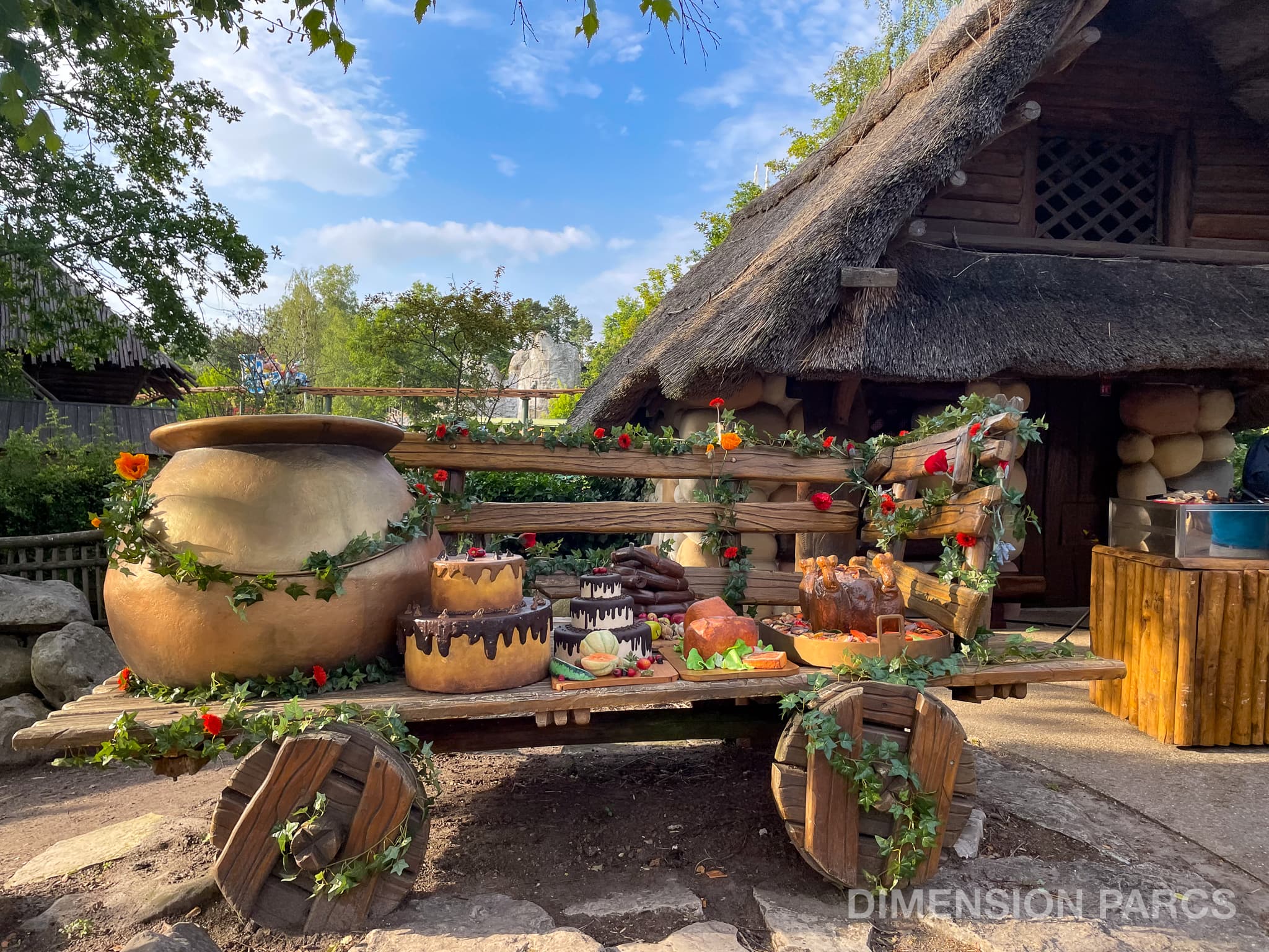 Charette gauloise transportant de la nourriture factice