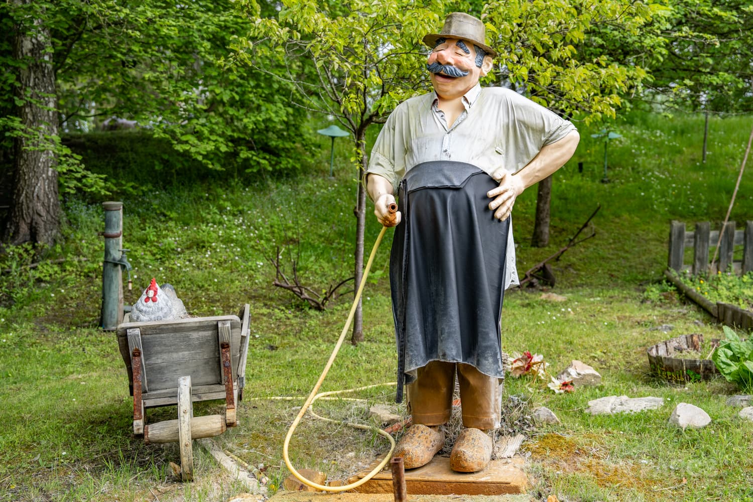 Personnage de jardinier dans l'attraction Nationale 7 au Parc Astérix