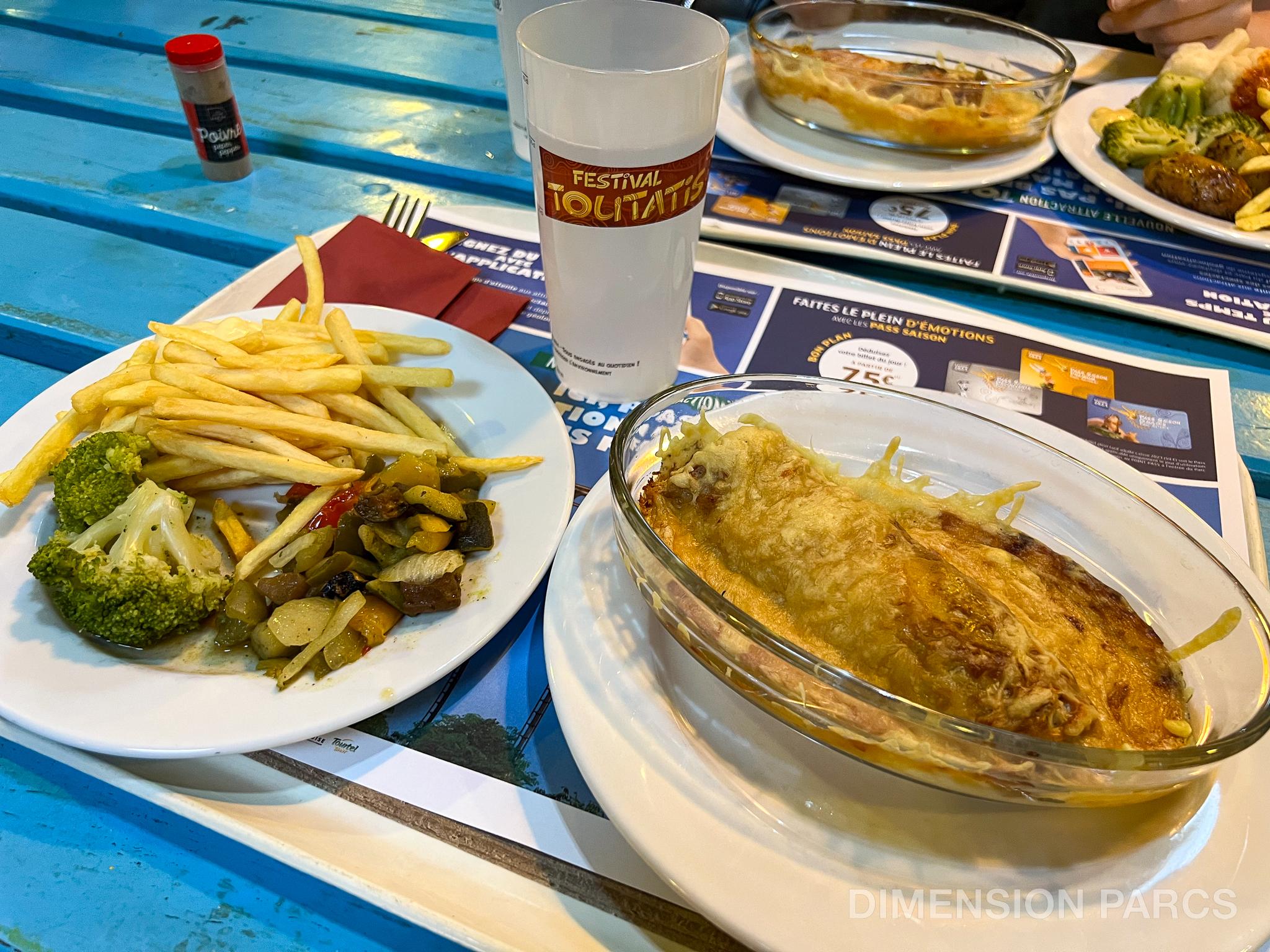 Repas au Relais Gaulois composé d'une ficelle picarde, d'une assiette de légumes, et d'un verre d'eau