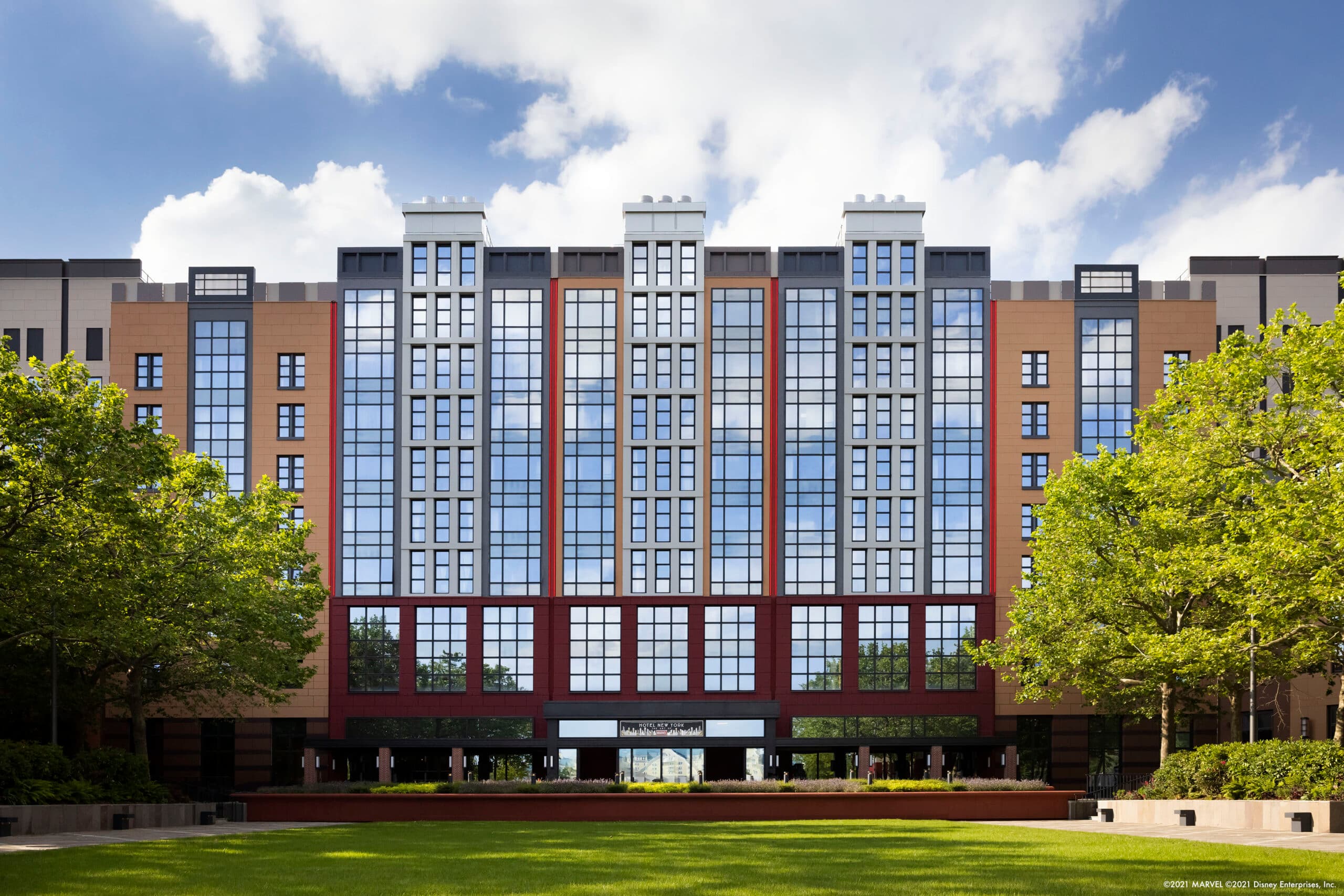 Une nuit héroïque au Disney’s Hotel New York – The Art of Marvel