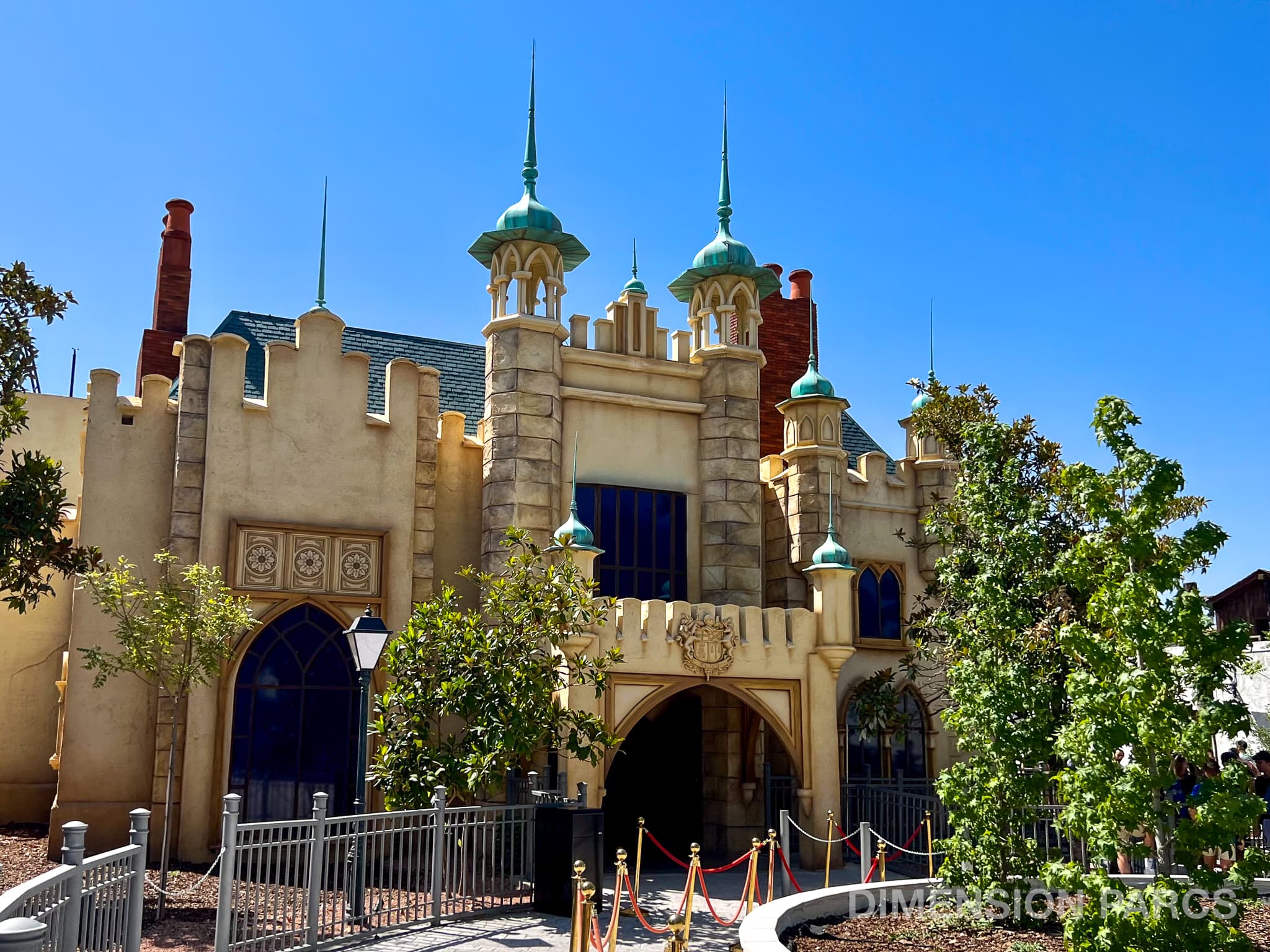 Manoir Wayne à Parque Warner Madrid, entrée de l'attraction Batman Gotham City Escape